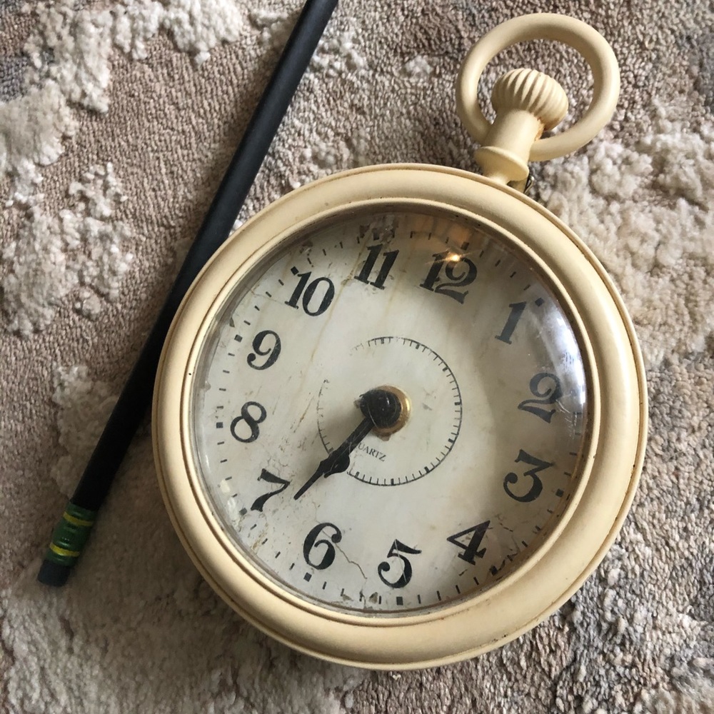 Vintage looking clock Pier 1